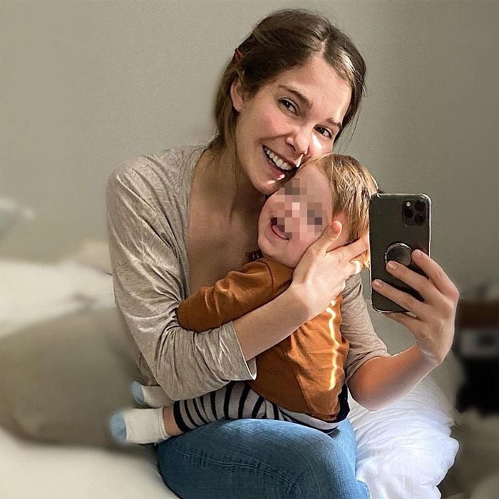 Natalia Sánchez con su hijo Neo