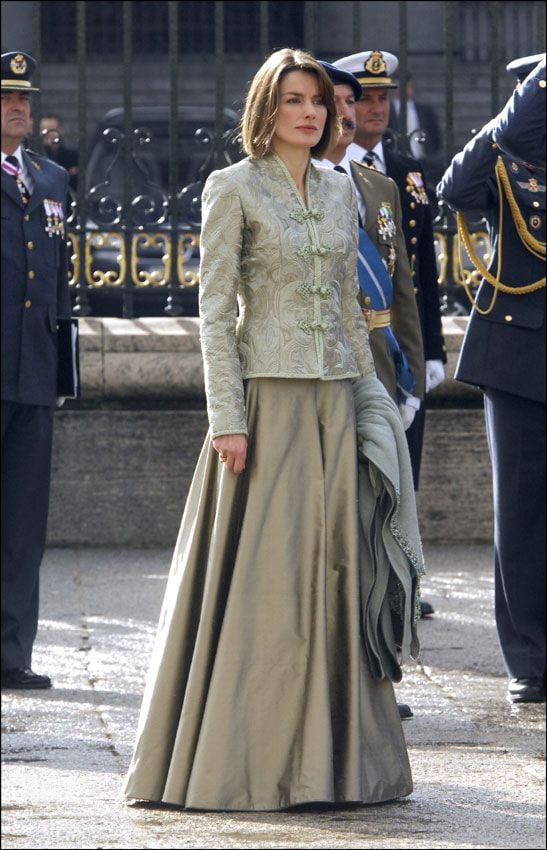 reina_letizia_pascua_militar_look_2008_1a