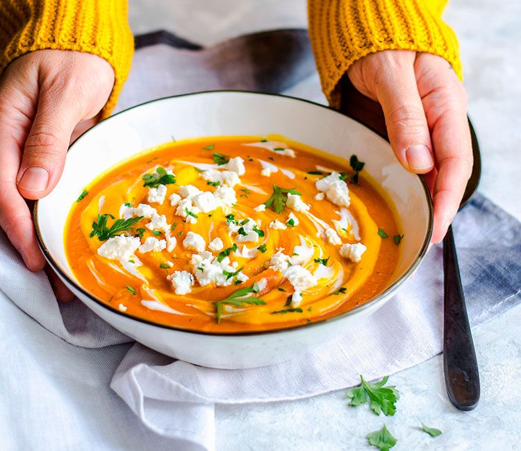 crema-de-calabaza-al-curry-con-queso-de-cabra