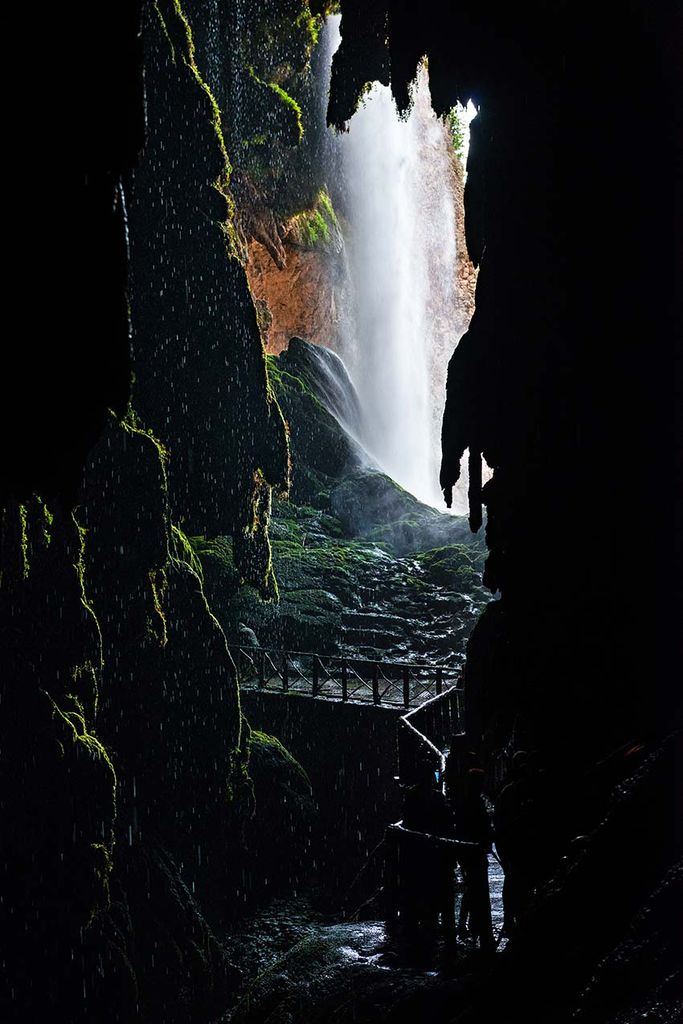 monasterio-de-piedra-grutas