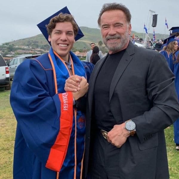 arnold schwarzenegger hijo prom