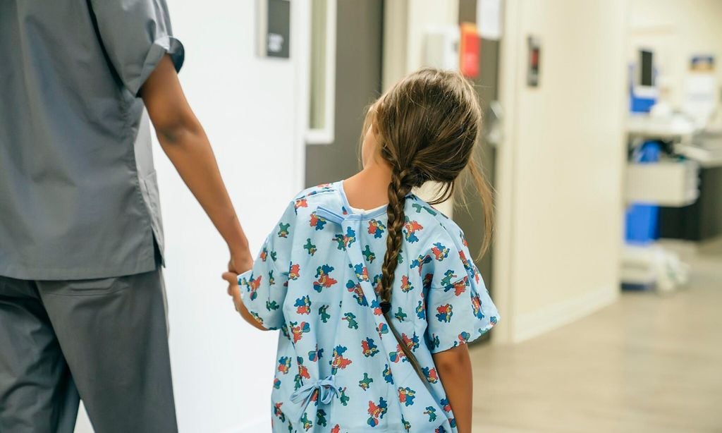 Niña en el hospital