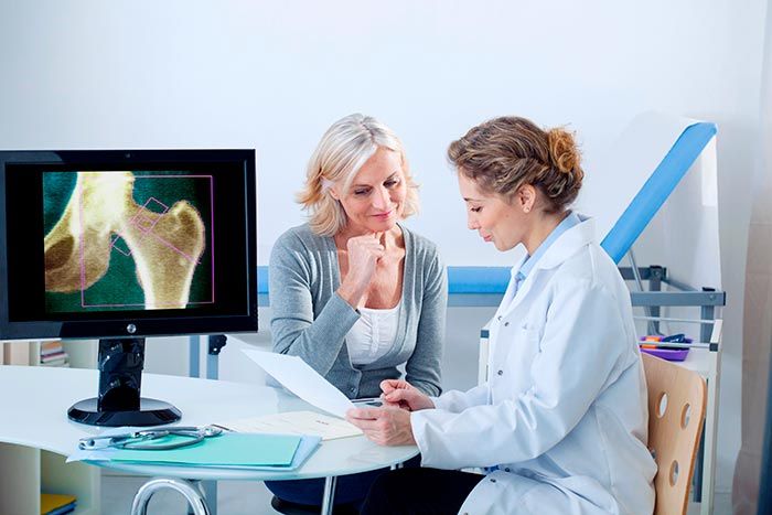 mujer en el médico