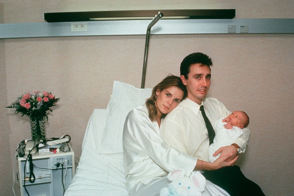 Estefanía de Mónaco y Daniel Ducruet con su primer hijo, Louis, el 9 de diciembre de 1992.