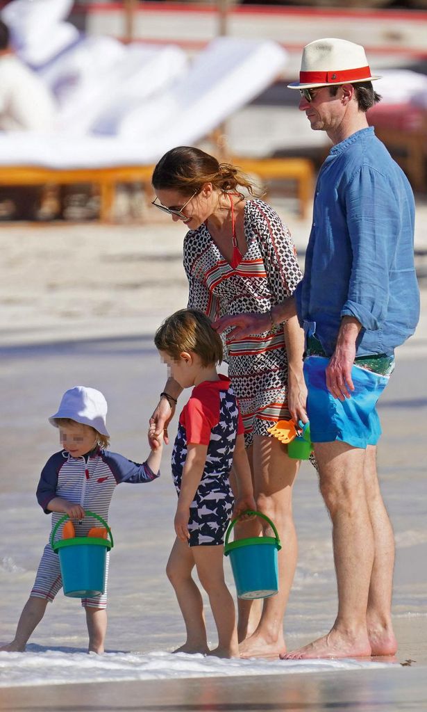 PIPA MIDDLETON Y SU FAMILIA EN SAN BARTOLOMÉ HOLA4100