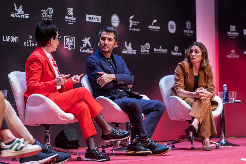 De izda a dcha, Carme Ruscalleda, Carlos del Amor y Begoña Rodrigo, en un momento del encuentro