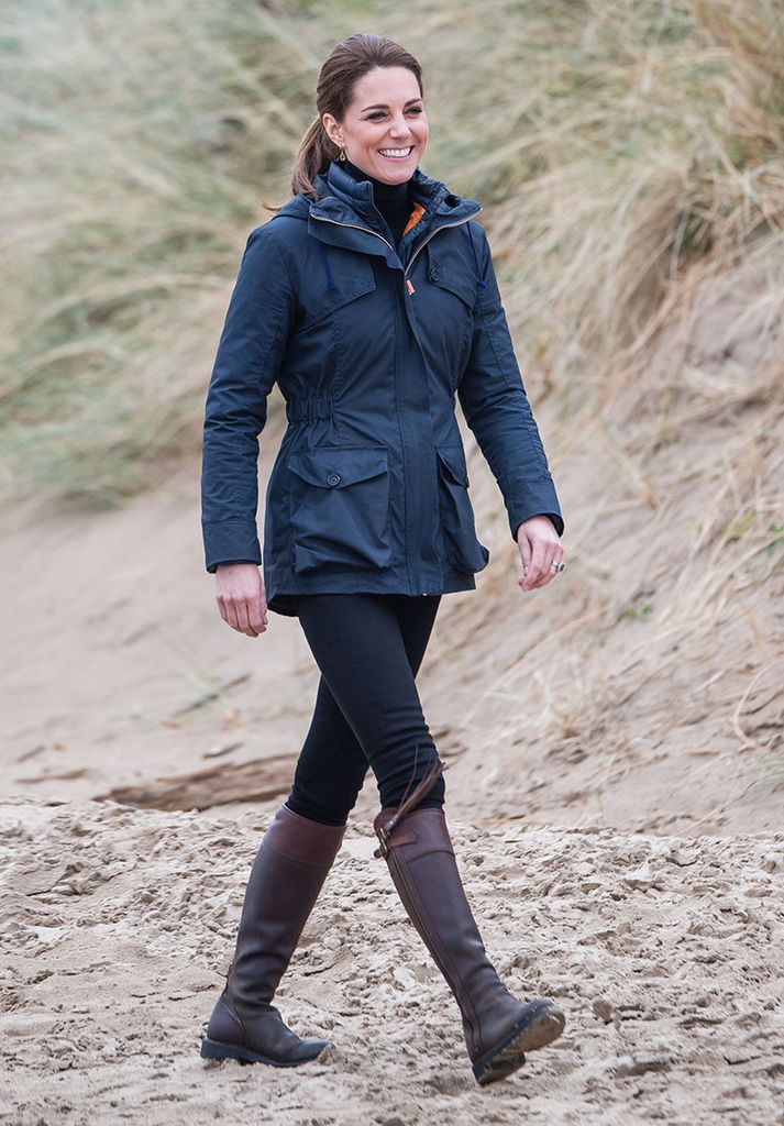 Kate Middleton con botas de Penelope Chilvers