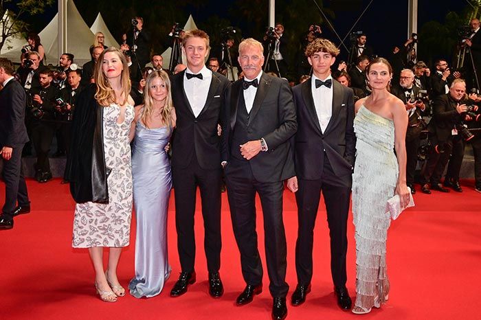 Kevin Costner con cinco de sus siete hijos en Cannes