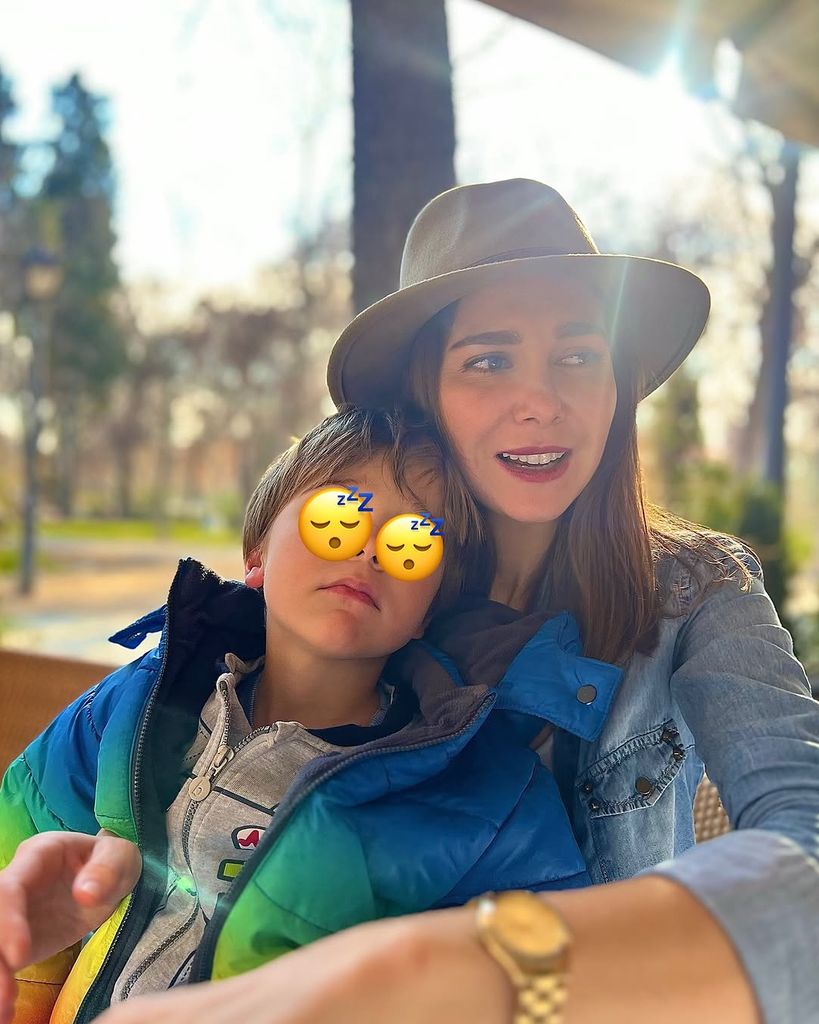 Natalia Sanchez y Marc Clotet con sus hijos