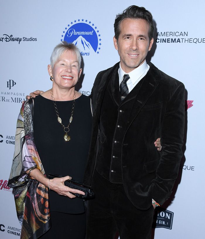 Ryan Reynolds junto a su madre Tammy