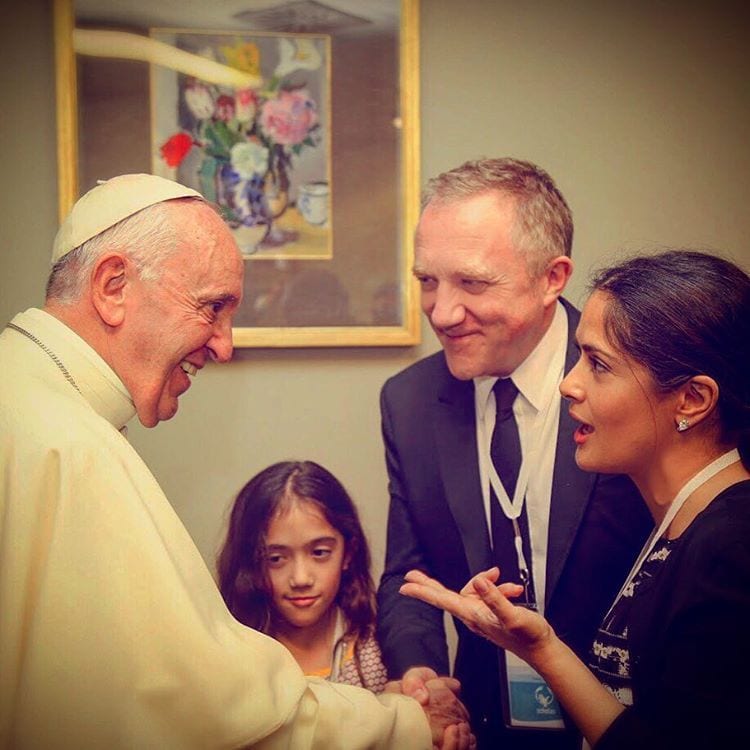 Salma Haye, su esposo y su hija visitan al Papa Francisco