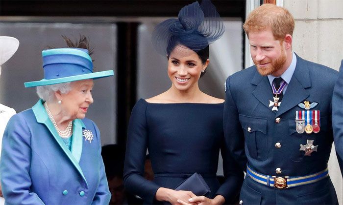 Príncipe Harry y Meghan Markle con la reina Isabel