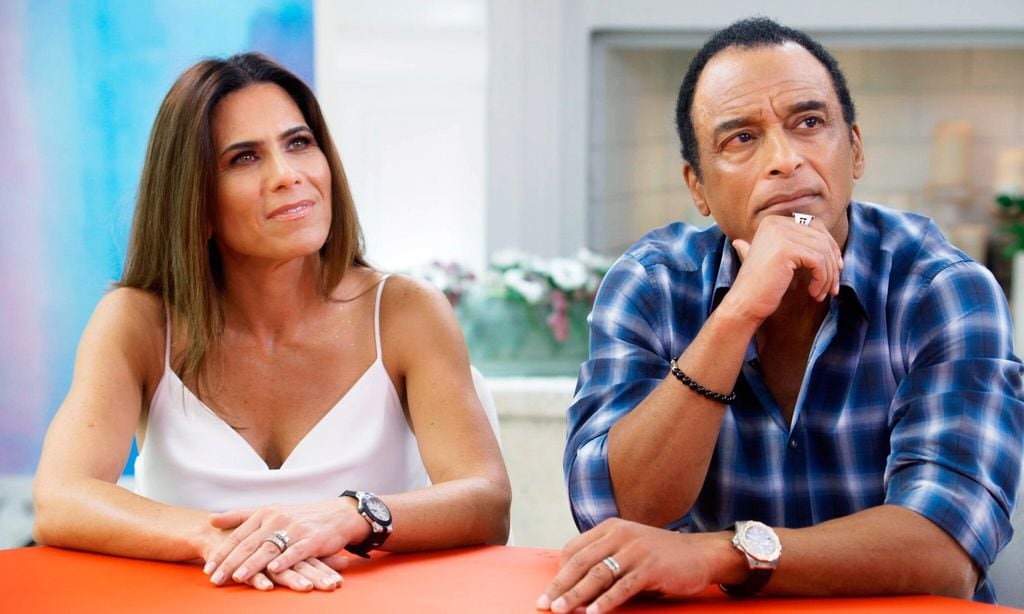 Jon Secada y su esposa