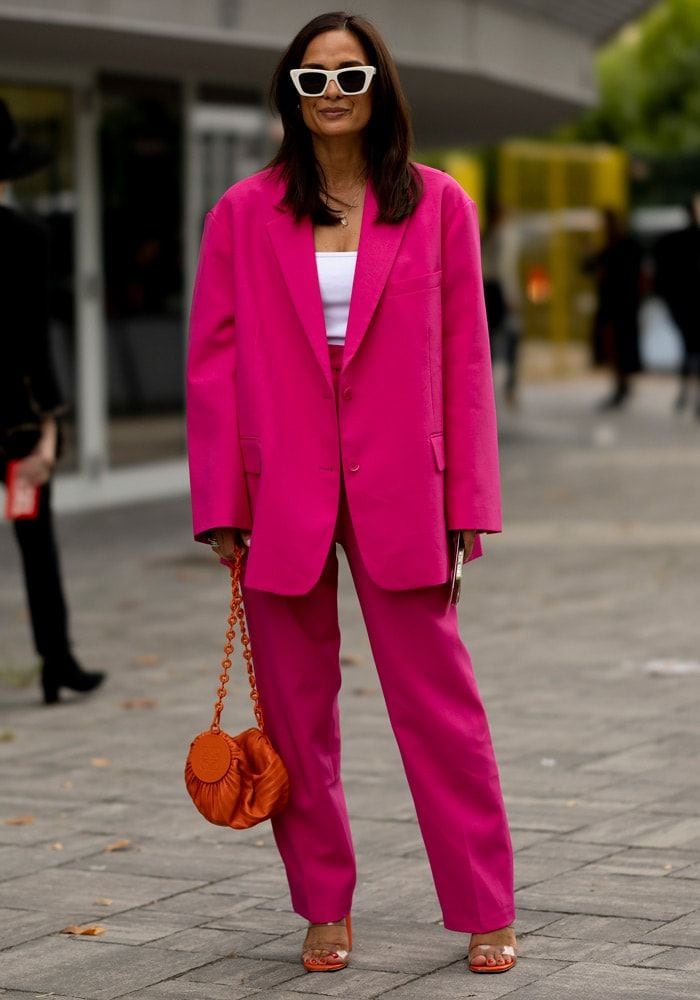 traje sastre fucsia a