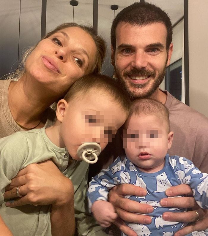 Nuria Tomas y Agus Puig con sus dos hijos