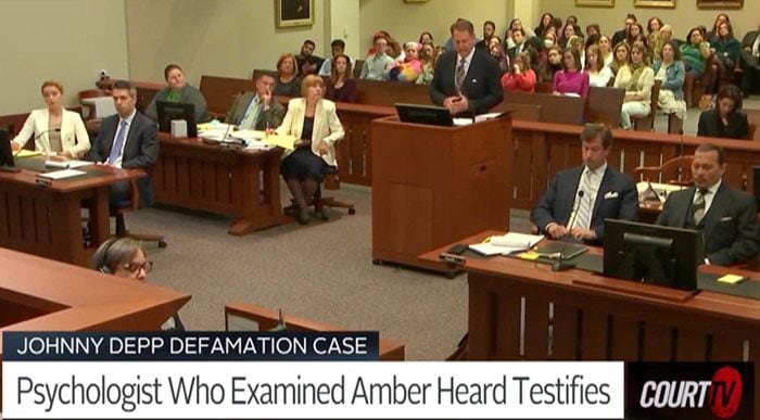 Amber Heard y Johnny Depp en el juicio