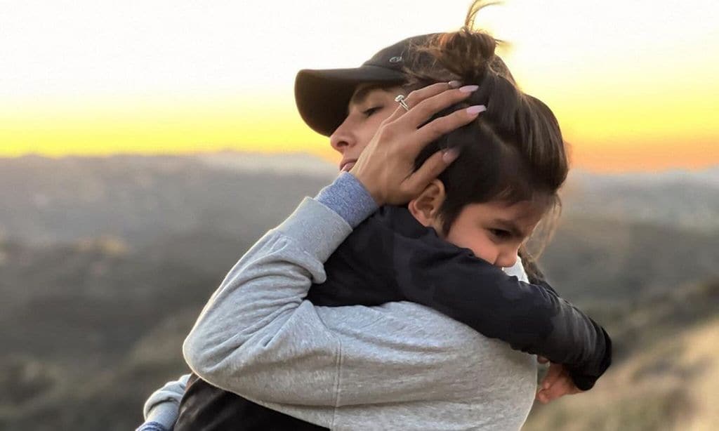 Alejandra Espinoza y su hijo Matteo