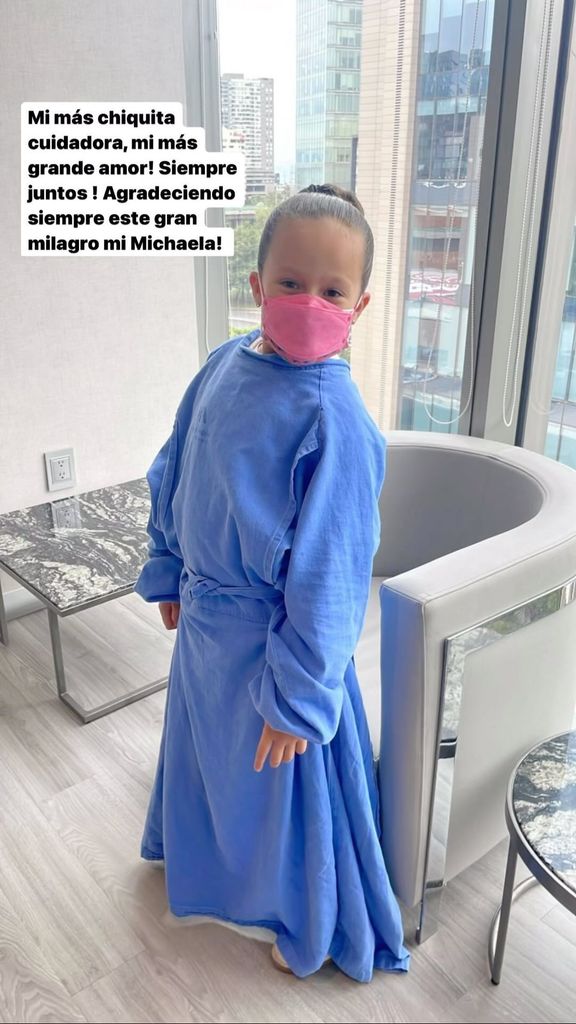 Michaela, hija de Bisogno, visitó a su papá en el hospital.