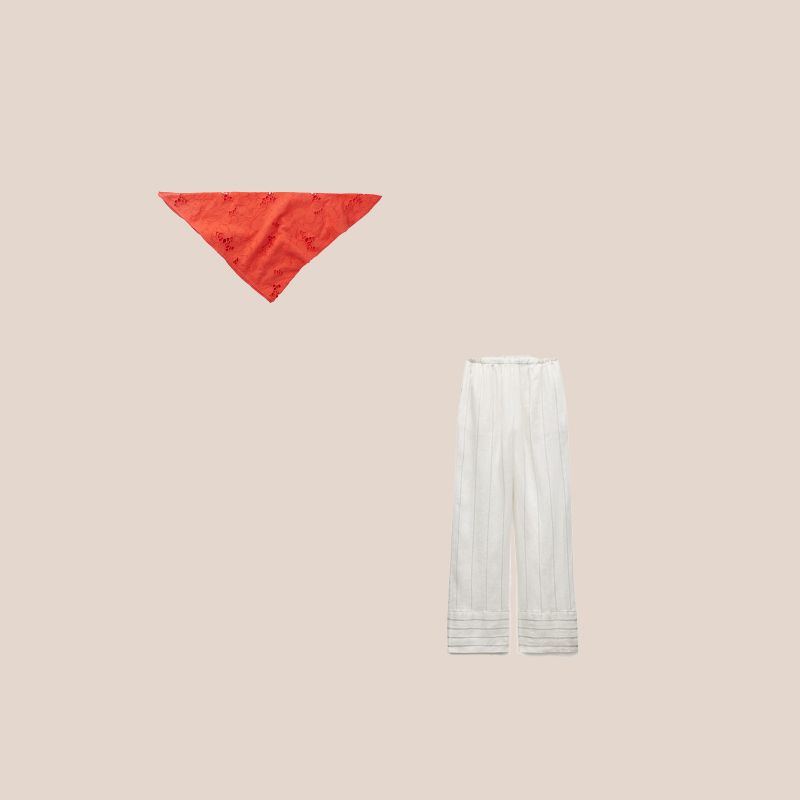 Pantalon de lino blanco y pañuelo naranja