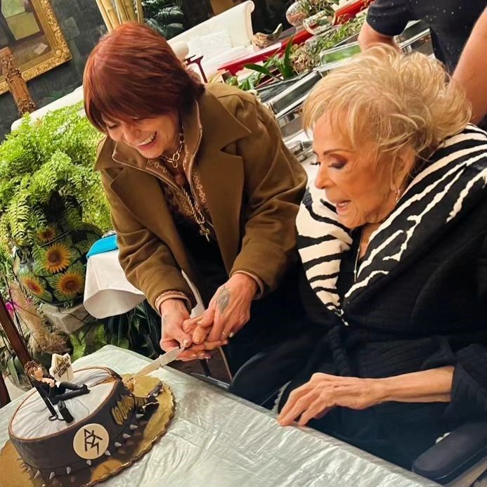 Para celebrar los 94 años de la actriz le hicieron de comer chiles en nogada