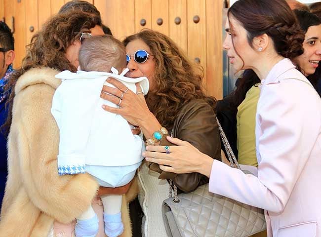 Lolita Flores, Rosario Flores y Elena Furiase en el bautizo del pequeño Noah