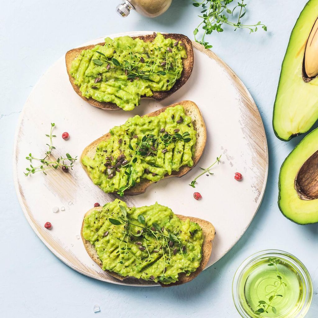 mini tostadas de aguacate