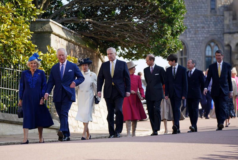 Reyes Carlos y Camilla con la Familia Real británica