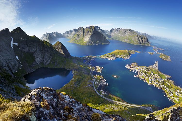 Lofoten-Bustamante