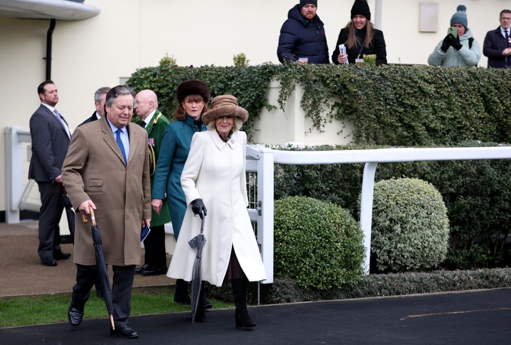 La reina Camilla en el hipódromo de Ascto el 15 de febrero de 2025