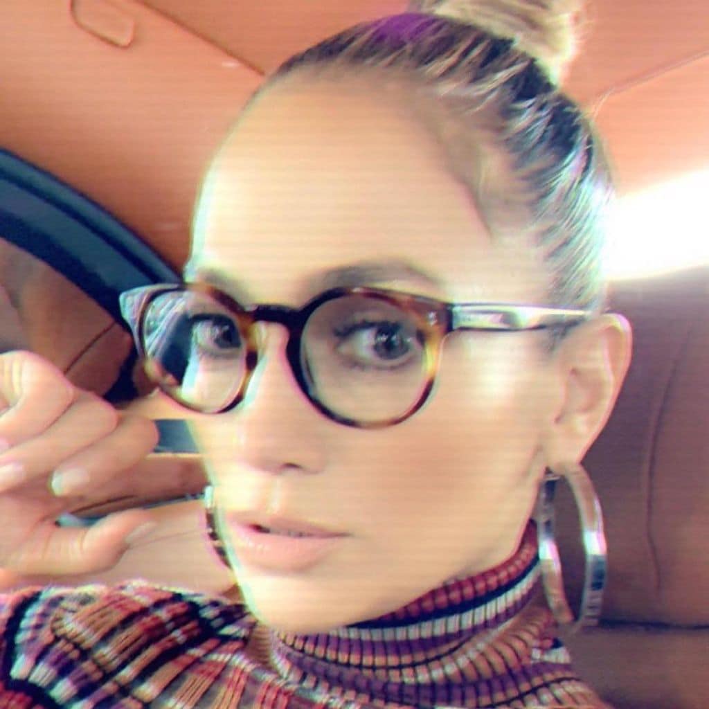 jennifer lopez luce una de las monturas correctivas m s trendys