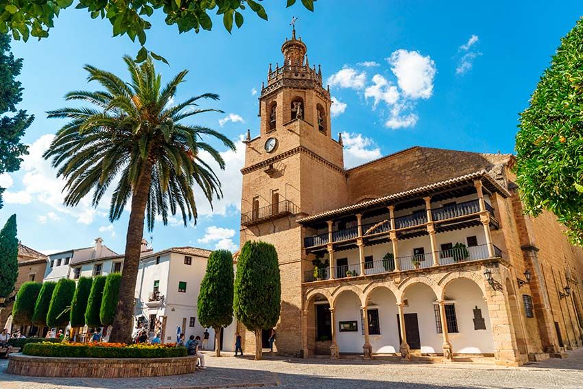 ronda-plaza-iglesia-santa-maria