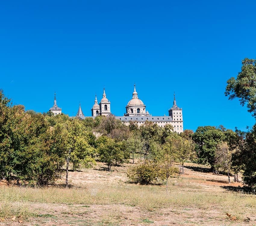 San Lorenzo de El Escorial en la base del monte Abantos