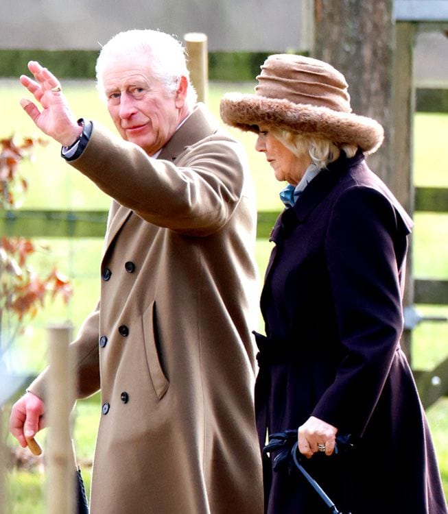 Carlos III y la reina Camilla en Sandringham