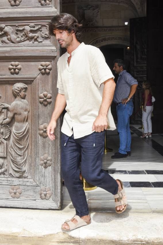 El hijo de María Jiménez saliendo del funeral de la cantante