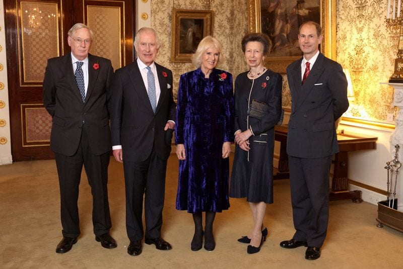 Los reyes Carlos y Camilla con la princesa Ana y el príncipe Eduardo