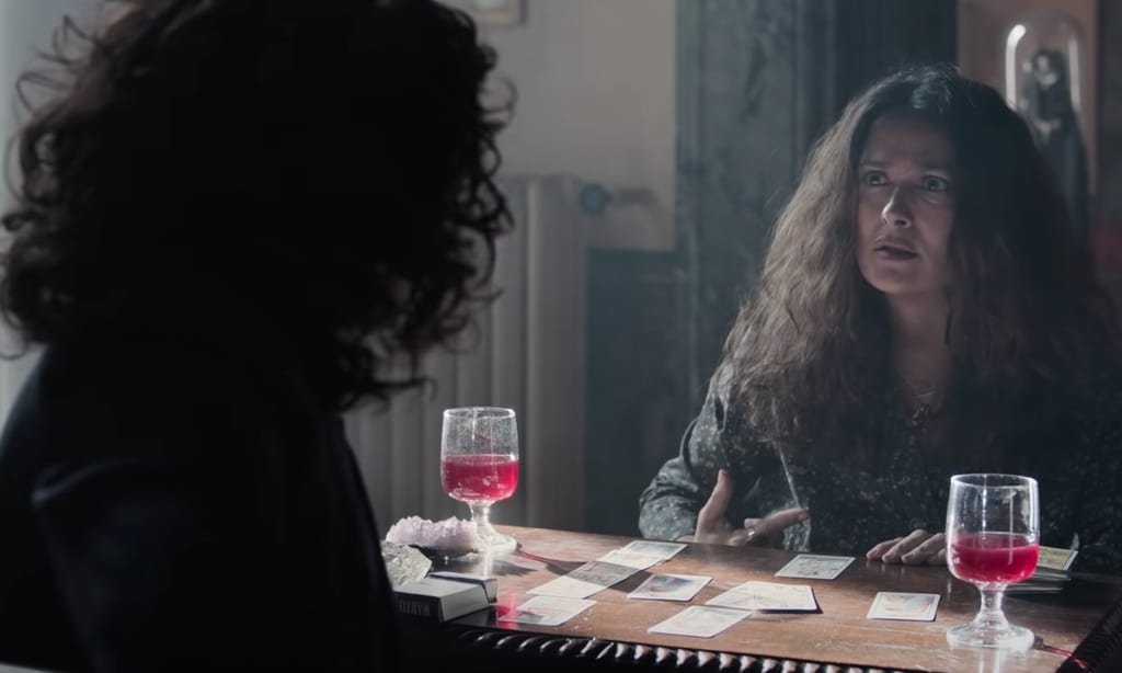 ‘House of Gucci’: Watch Salma Hayek’s character Pina Auriemma reading tarot cards to Patrizia