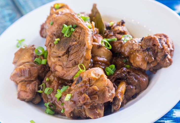 pollo-adobo-filipinas