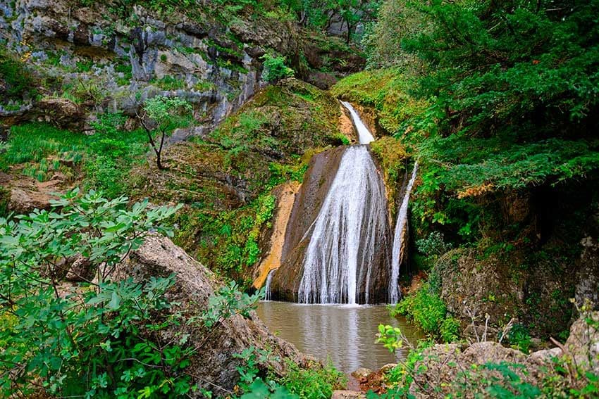 Salto de agua en el nacimiento del río Mundo, Albacete