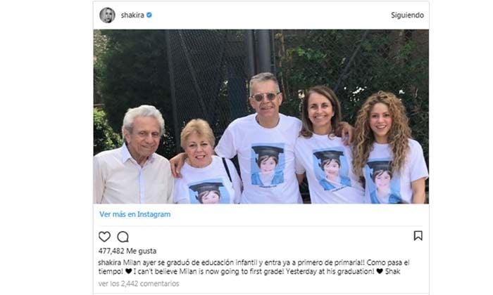 Shakira con sus padres y los padres de Gerard Piqué