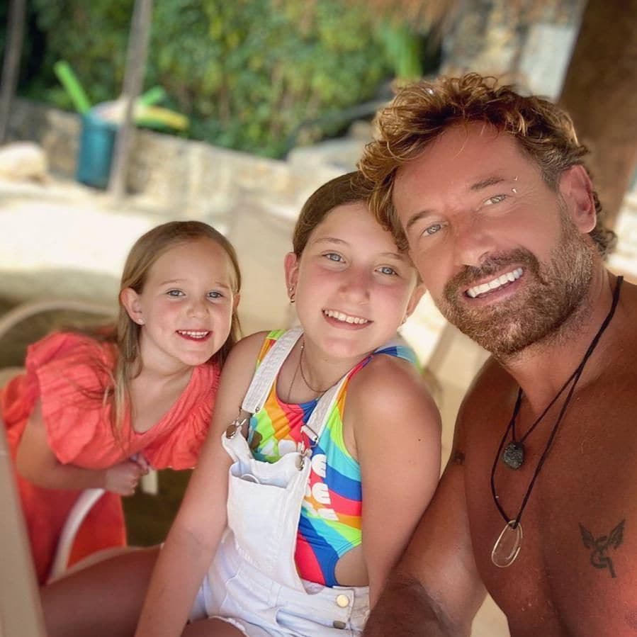 Gabriel Soto y sus hijas