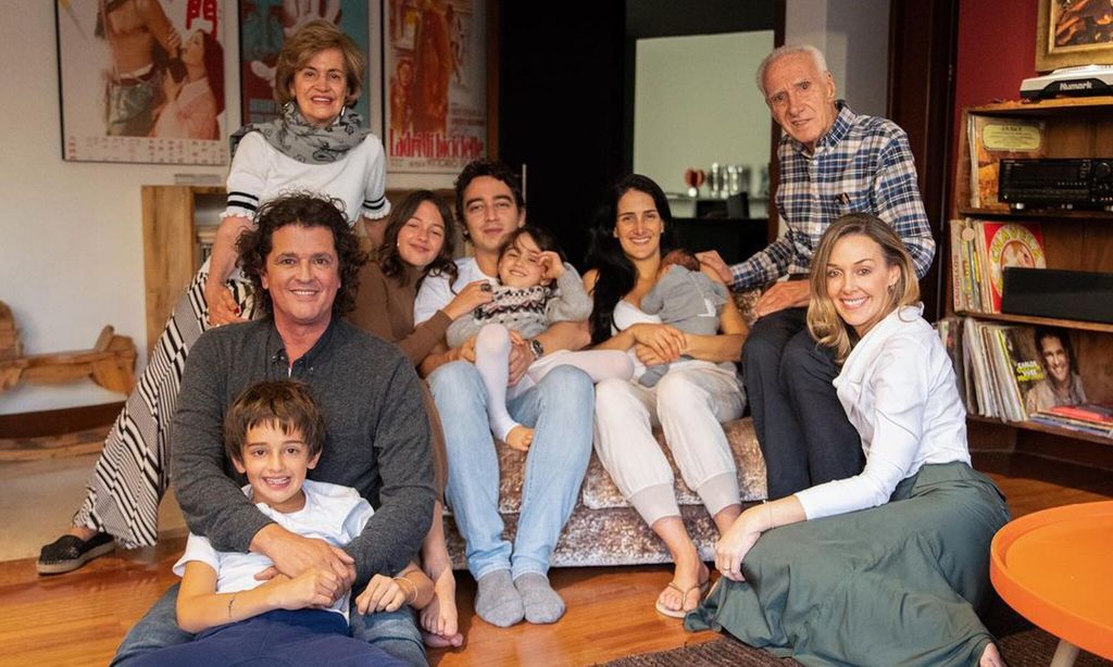 Carlos Vives y su familia