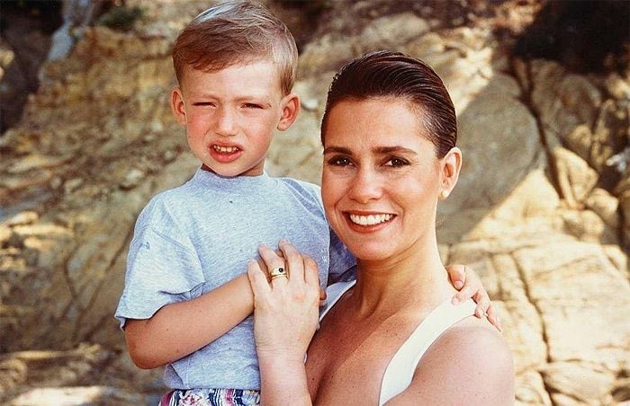 María Teresa de Luxemburgo con su hijo