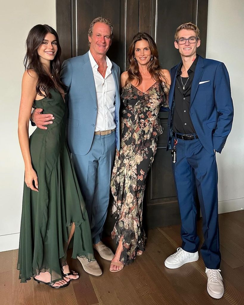 Kaia Gerber, Cindy Crawford looks invitadas boda