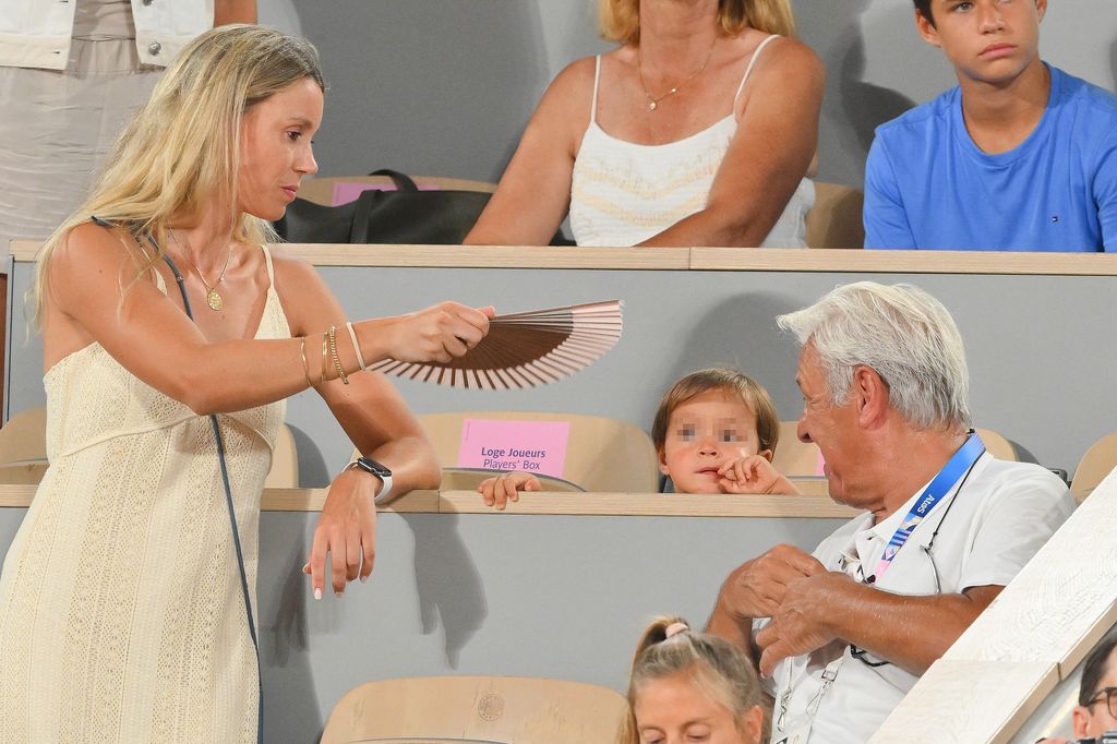 Maribel Nadal con su sobrino durante el partido de Rafa Nadal y Carlos Alcaraz del 31 de julio de 2024 en los Juegos Olímpicos de París