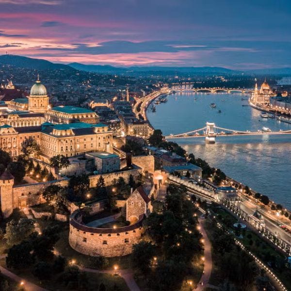 Paseo en barco al anochecer por Budapest - Civitatis