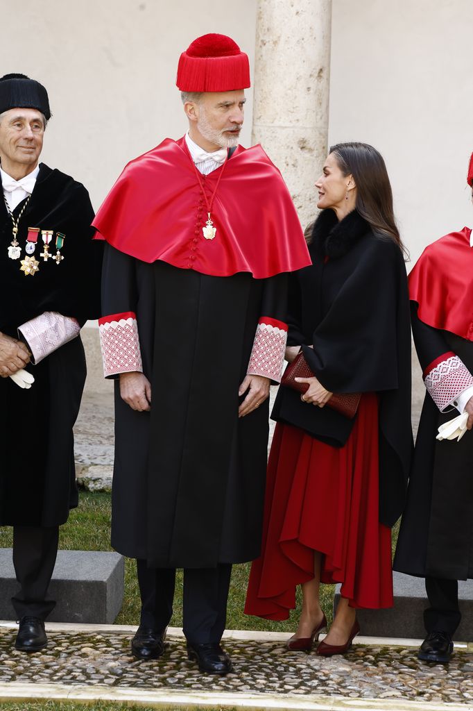 El rey Felipe y la reina Letizia en la investidura como doctor honoris causa de don Felipe por la Universida de Alcalá