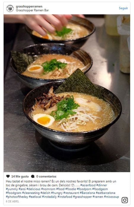 La influencia de recetas internacionales, entre ellas el popular ramen (el que vemos en la imagen es el que sirven en el restaurante Grasshopper Ramen Bar de Barcelona ) también han influido en esta tendencia de preparar recetas en boles.
