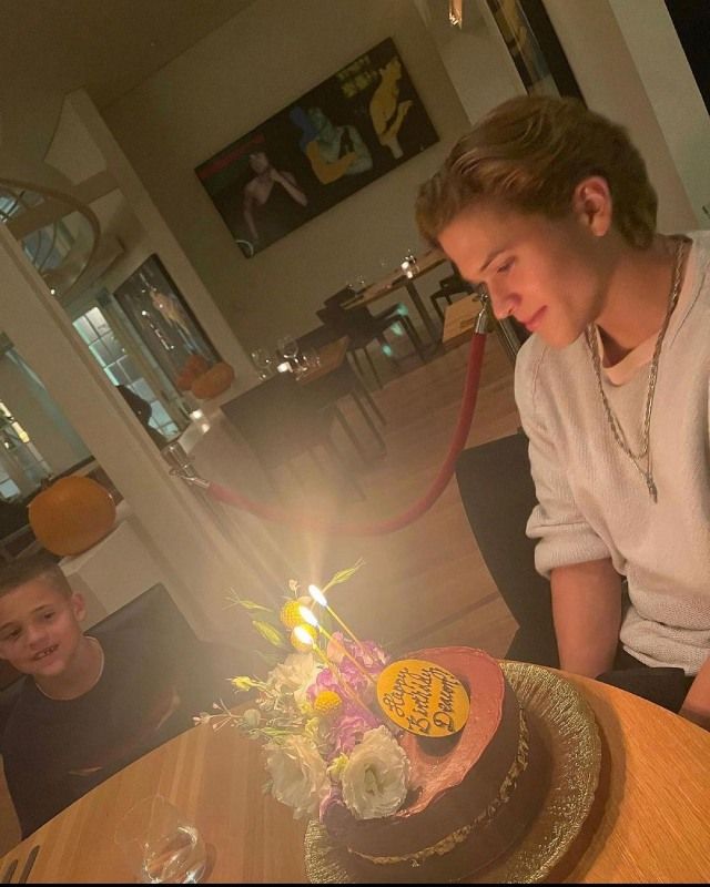 Reese Witherspoon y Ryan Phillippe juntos en el 18 cumpleaños de su hijo