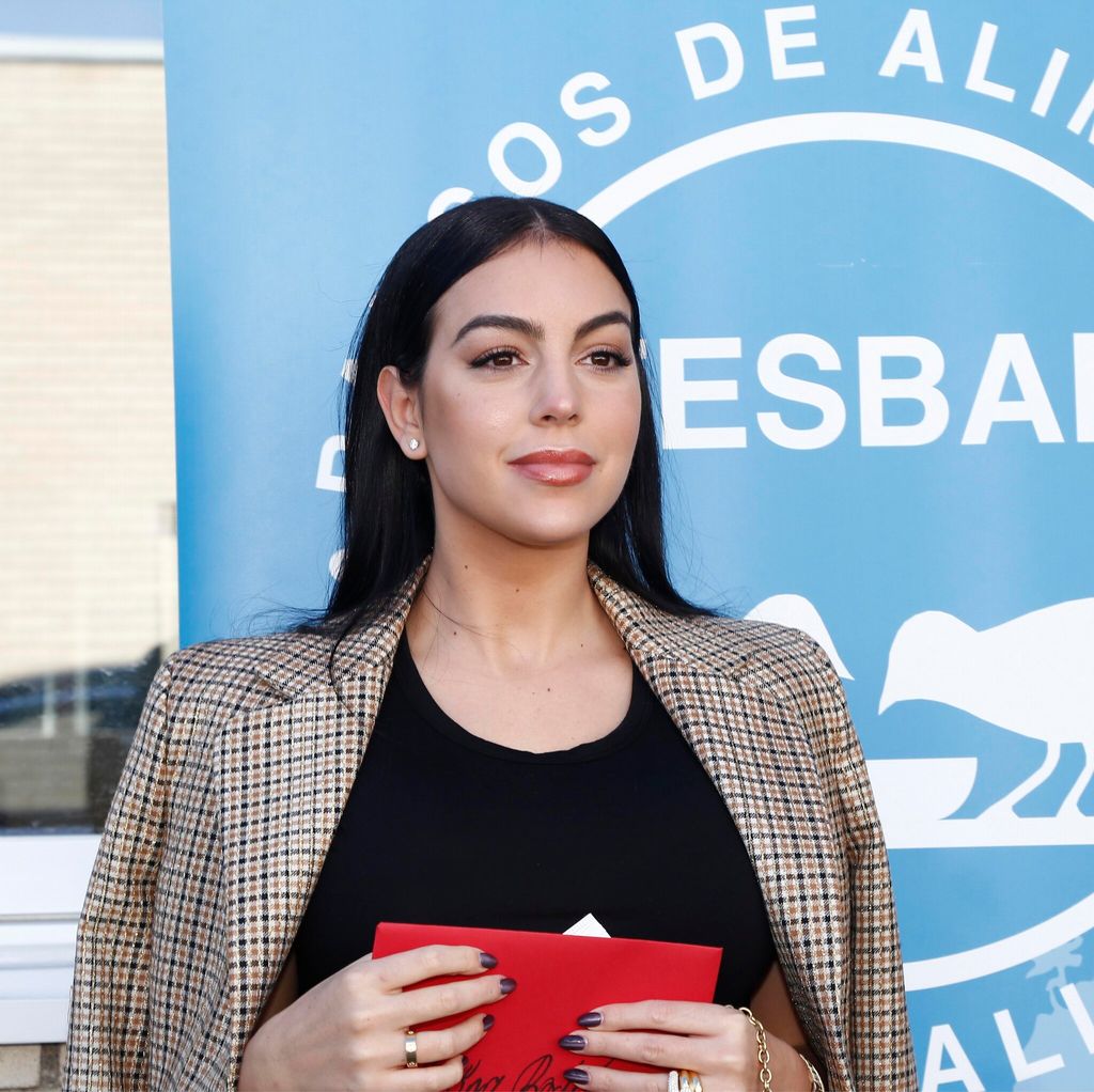 Georgina Rodríguez Visits Banco de Alimentos Association