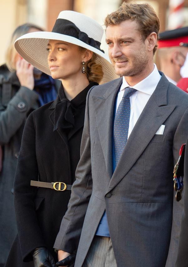 beatrice-borromeo-look-abrigo-negro-dior